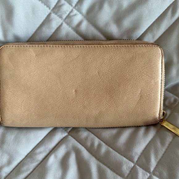 COACH Leather Zip Around Wallet in Soft Cream Pebbled Leather with Gold Hardware - Picture 3 of 10